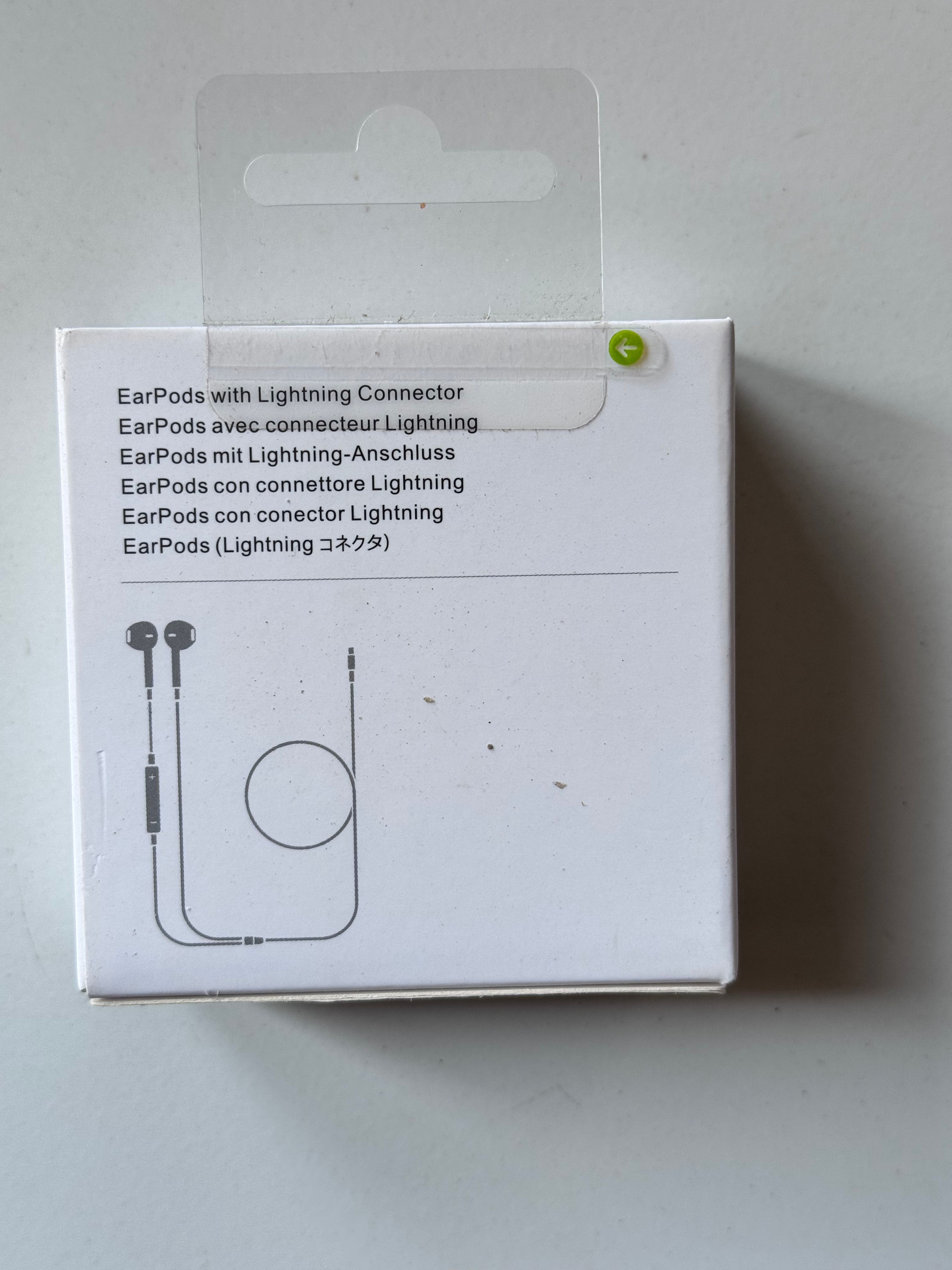 EarPods Lightning Connector view 2